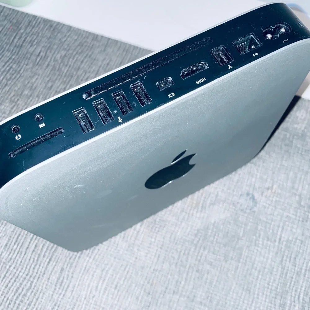 Apple Mac Mini 2.4 GHz A1347 - Silver